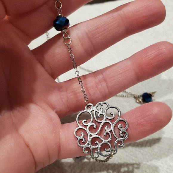 Snowflake Earring Set with 30 inch Matching Necklace Silvertone Handmade… - Picture 8 of 8